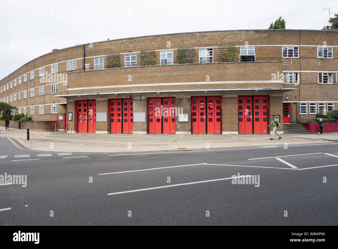 Das Äußere von Heston und Isleworth Fire Station, London Road, Isleworth, London, UK Stockfoto