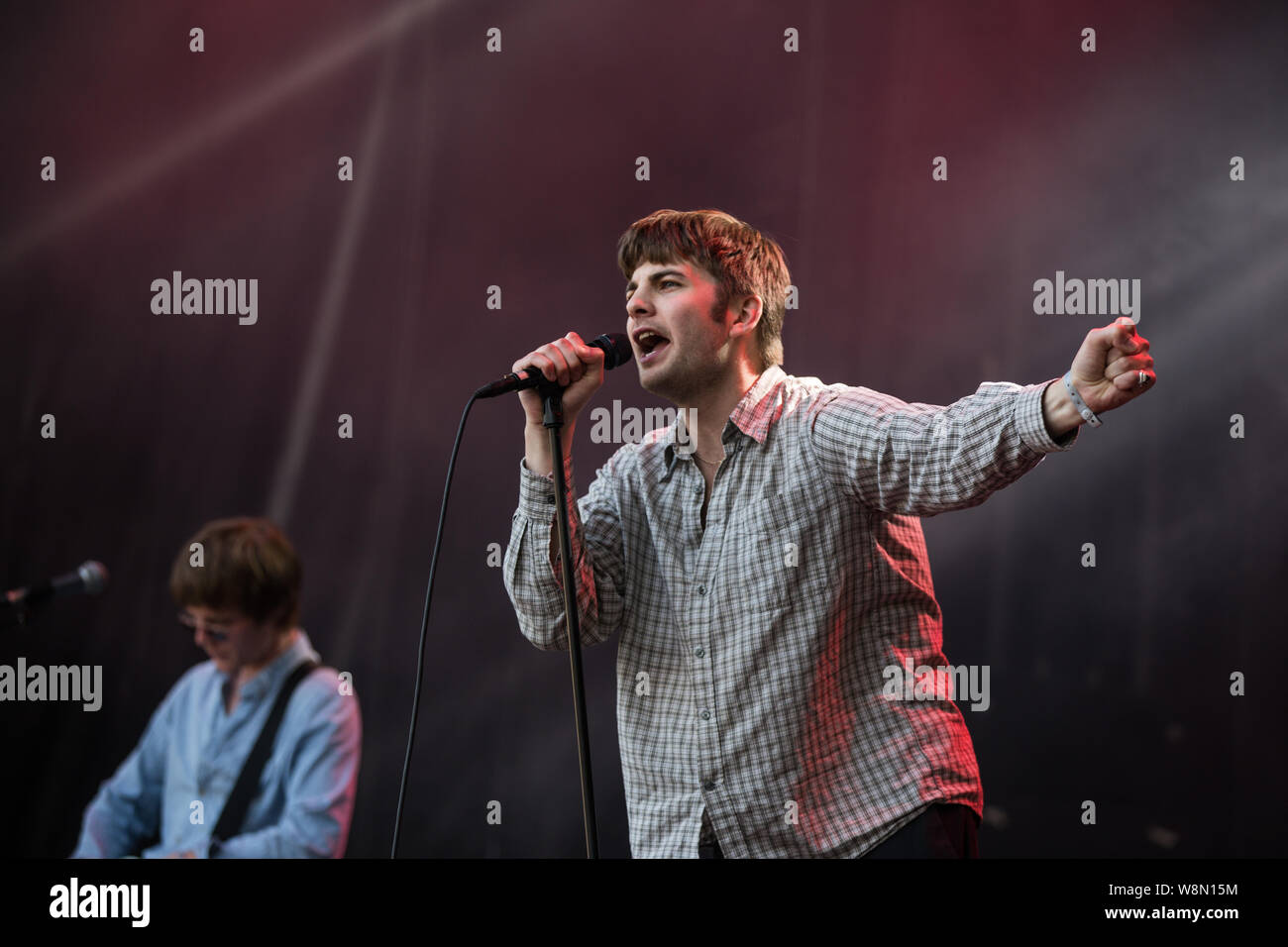 Oslo, Norwegen. 08. August 2019. Die irischen Punk Band Fontaines D.C. führt ein Live Konzert während der norwegischen Musik Festival Øyafestivalen 2019 in Oslo. Hier Sänger Grian Chatten wird gesehen, live auf der Bühne. (Foto: Gonzales Foto - Brokvam Kjell). Stockfoto