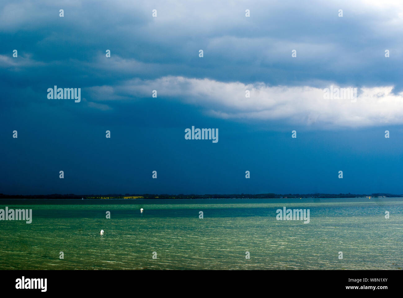 Eckernförder Bucht mit dem herannahenden Gewitter Stockfoto