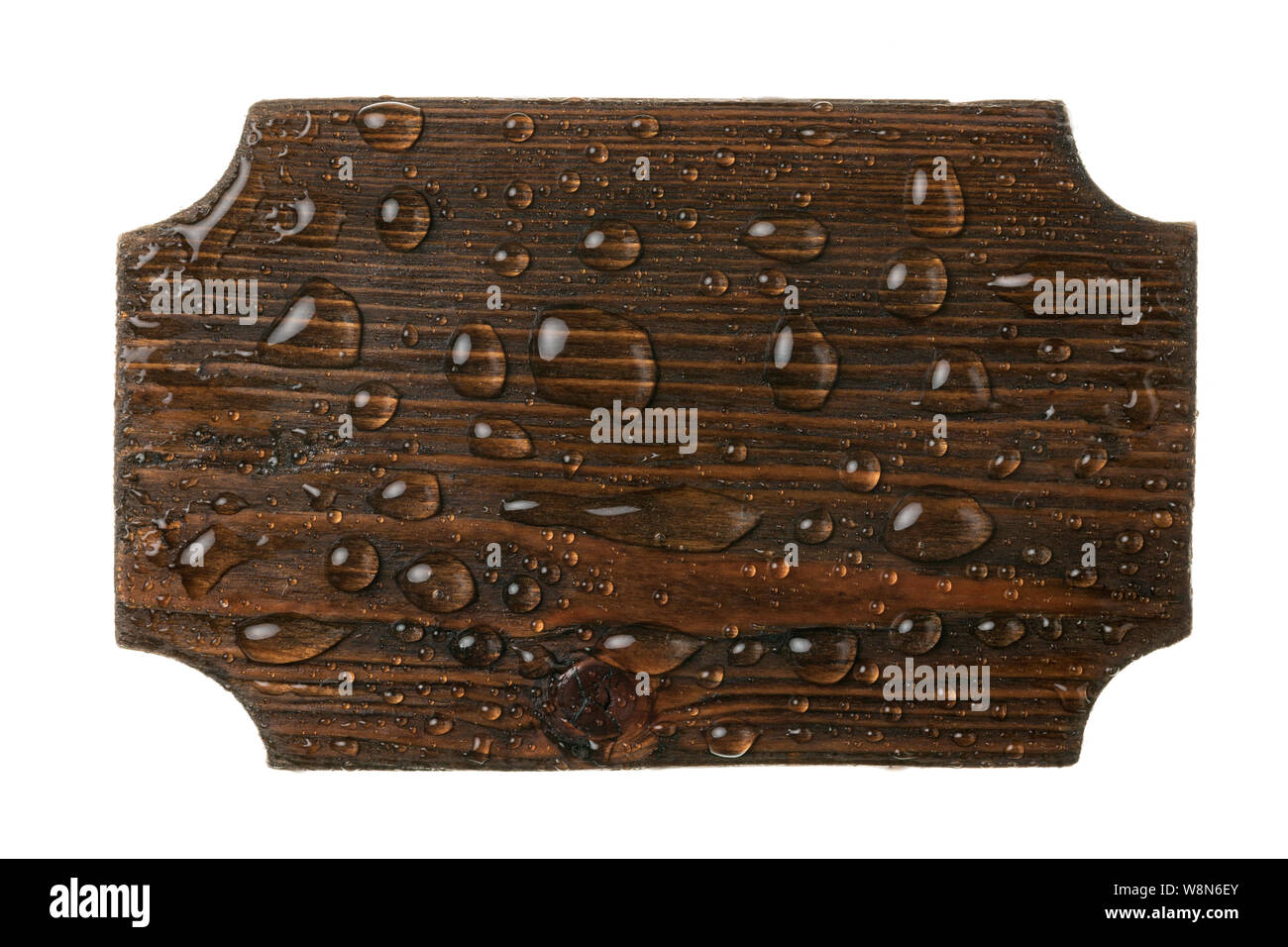Aus Holz geschnitzten Rahmen in Tropfen Regenwasser auf einem weißen Hintergrund. Ansicht von oben Stockfoto