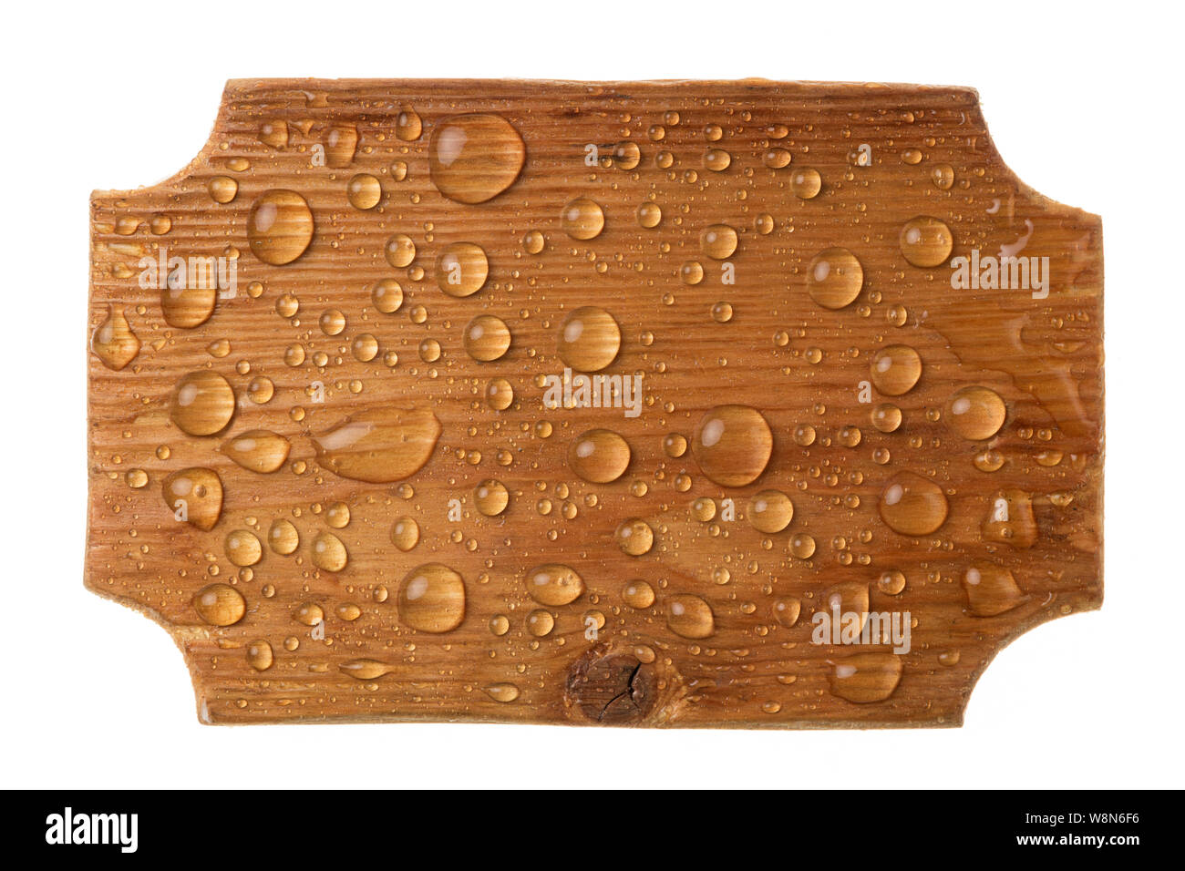 Aus Holz geschnitzten Rahmen in Tropfen Regenwasser auf einem weißen Hintergrund. Ansicht von oben Stockfoto
