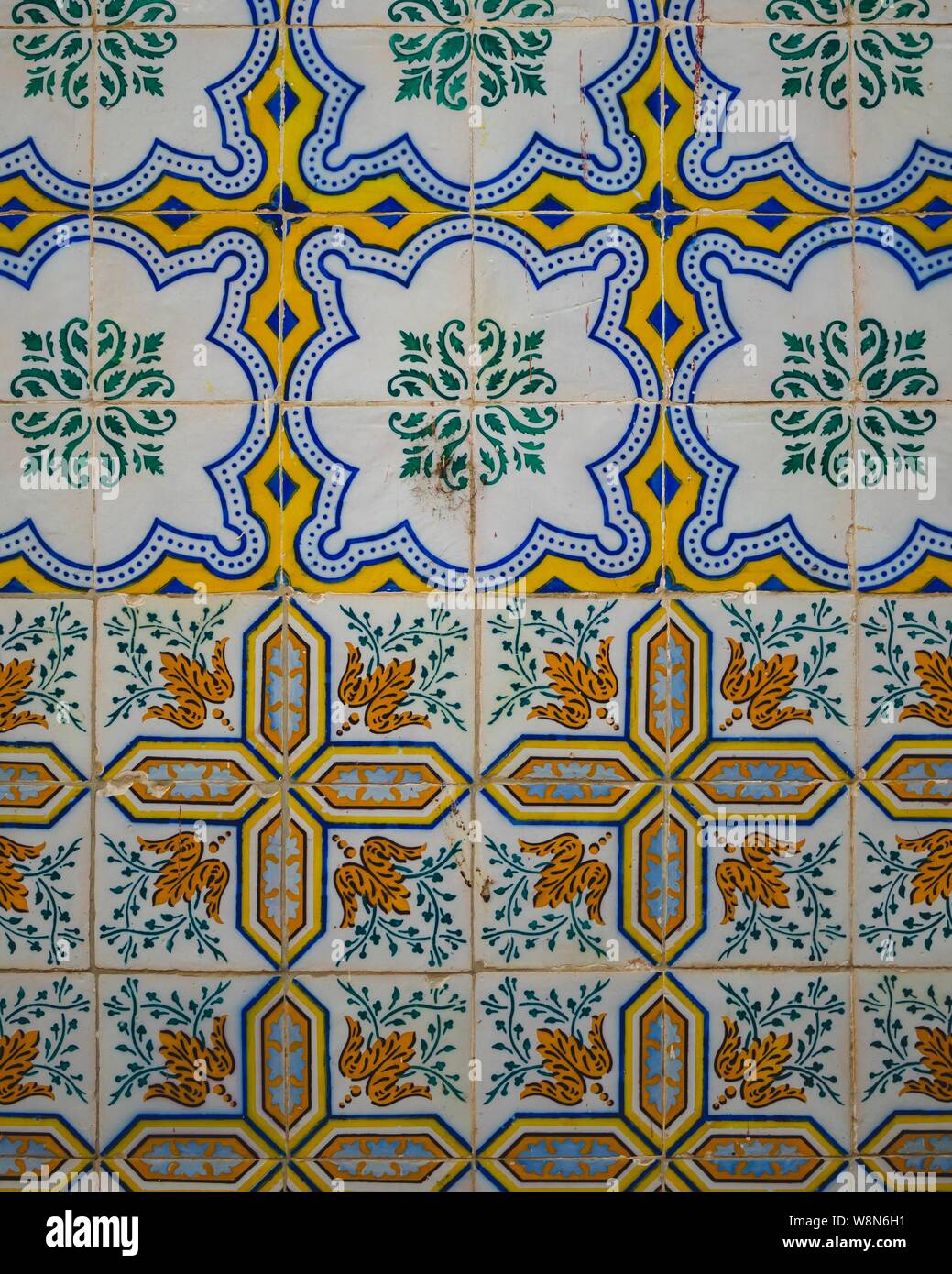 Alten portugiesischen Fliesen. Klassische Architektur und Kirche aus Portugal. Jahrgang kulturellen Stil. Stockfoto