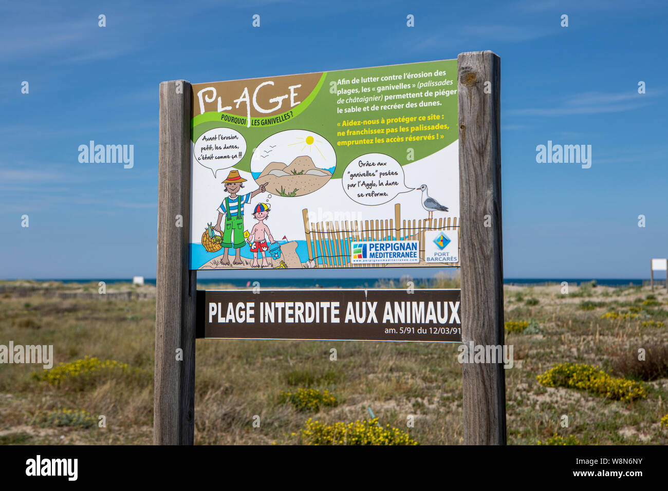 Eine keine Hunde Zeichen auf einer französischen Strand Stockfoto