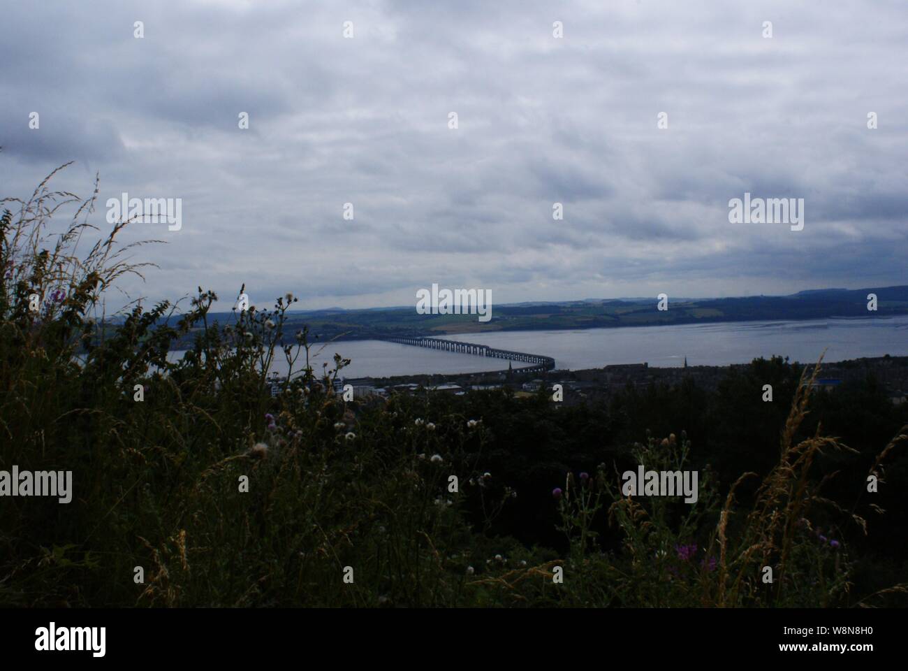 Blick auf die Tay Brücke von der Law Hill, August 2019 Stockfoto