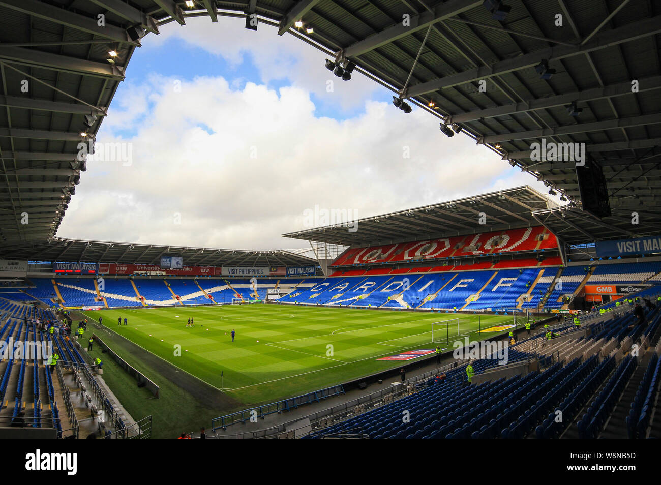 Cardiff, Wales, UK. 10. August 2019. Englische Meisterschaft Fußball, Cardiff gegen Luton Town; eine allgemeine Ansicht von Cardiff City Stadium - streng nur für den redaktionellen Gebrauch bestimmt. Keine Verwendung mit nicht autorisierten Audio-, Video-, Daten-, Spielpläne, Verein/liga Logos oder "live" Dienstleistungen. On-line-in-Match mit 120 Bildern beschränkt, kein Video-Emulation. Keine Verwendung in Wetten, Spiele oder einzelne Verein/Liga/player Publikationen Quelle: Aktion Plus Sport Bilder/Alamy leben Nachrichten Stockfoto