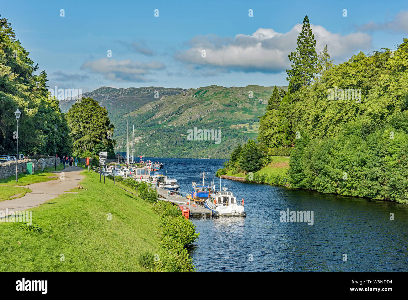 Fort Augustus sperrt Eingang und Loch Ness Stockfoto