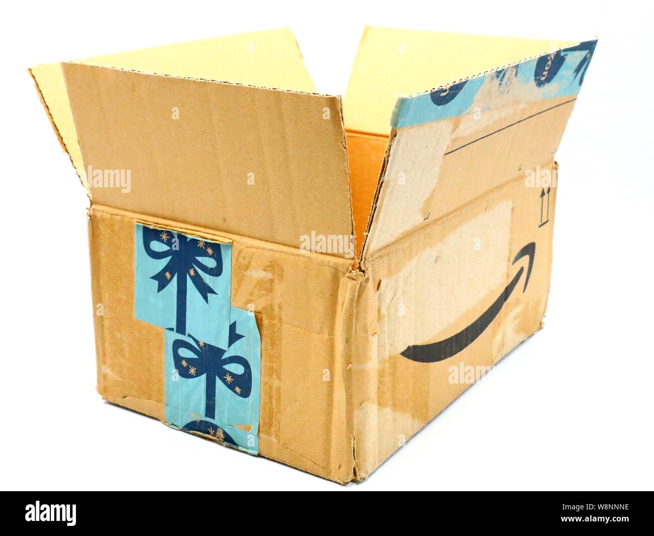 AMAZON Versand Paket Paket Karton. Amazon ist eine US-amerikanische multinationale Unternehmen des e-commerce Stockfoto