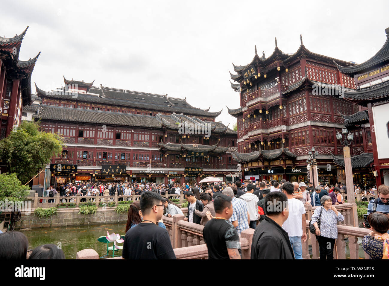 CHINA, Shanghai, 8. Mai 2019 - Tempel (Chenghuang Miao) Stadt Gottes top Touristen vor Ort in Shanghai China im Frühling Sommer Shopping Bereich Stockfoto