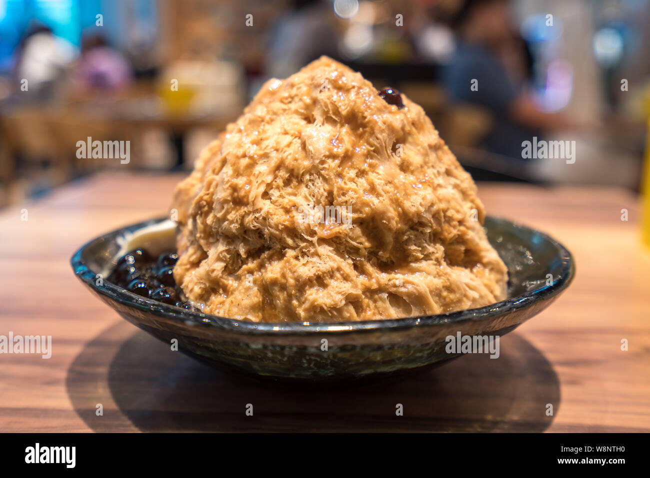 Traditionelle taiwanesische Eis baobing mit Bubble Tea, berühmten Essen in Taiwan Nacht Markt Stockfoto