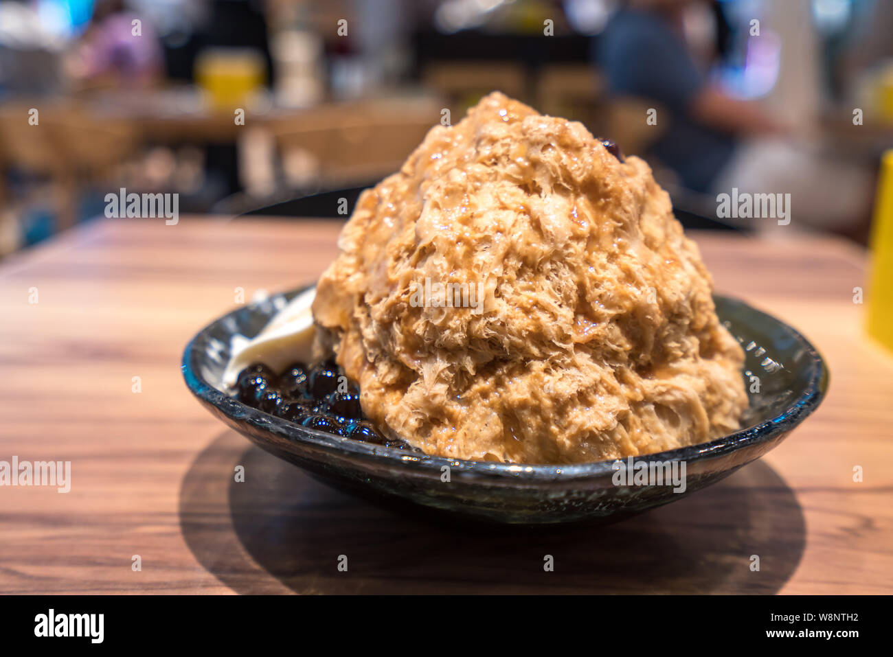 Traditionelle taiwanesische Eis baobing mit Bubble Tea, berühmten Essen in Taiwan Nacht Markt Stockfoto