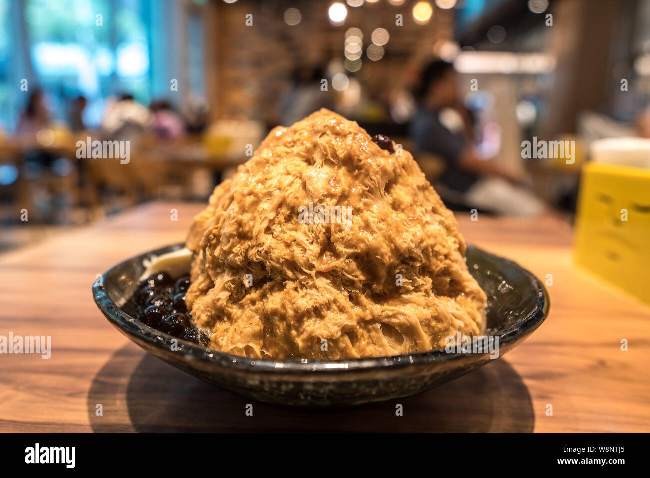 Traditionelle taiwanesische Eis baobing mit Bubble Tea, berühmten Essen in Taiwan Nacht Markt Stockfoto