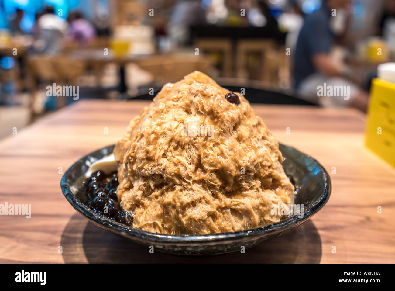 Traditionelle taiwanesische Eis baobing mit Bubble Tea, berühmten Essen in Taiwan Nacht Markt Stockfoto