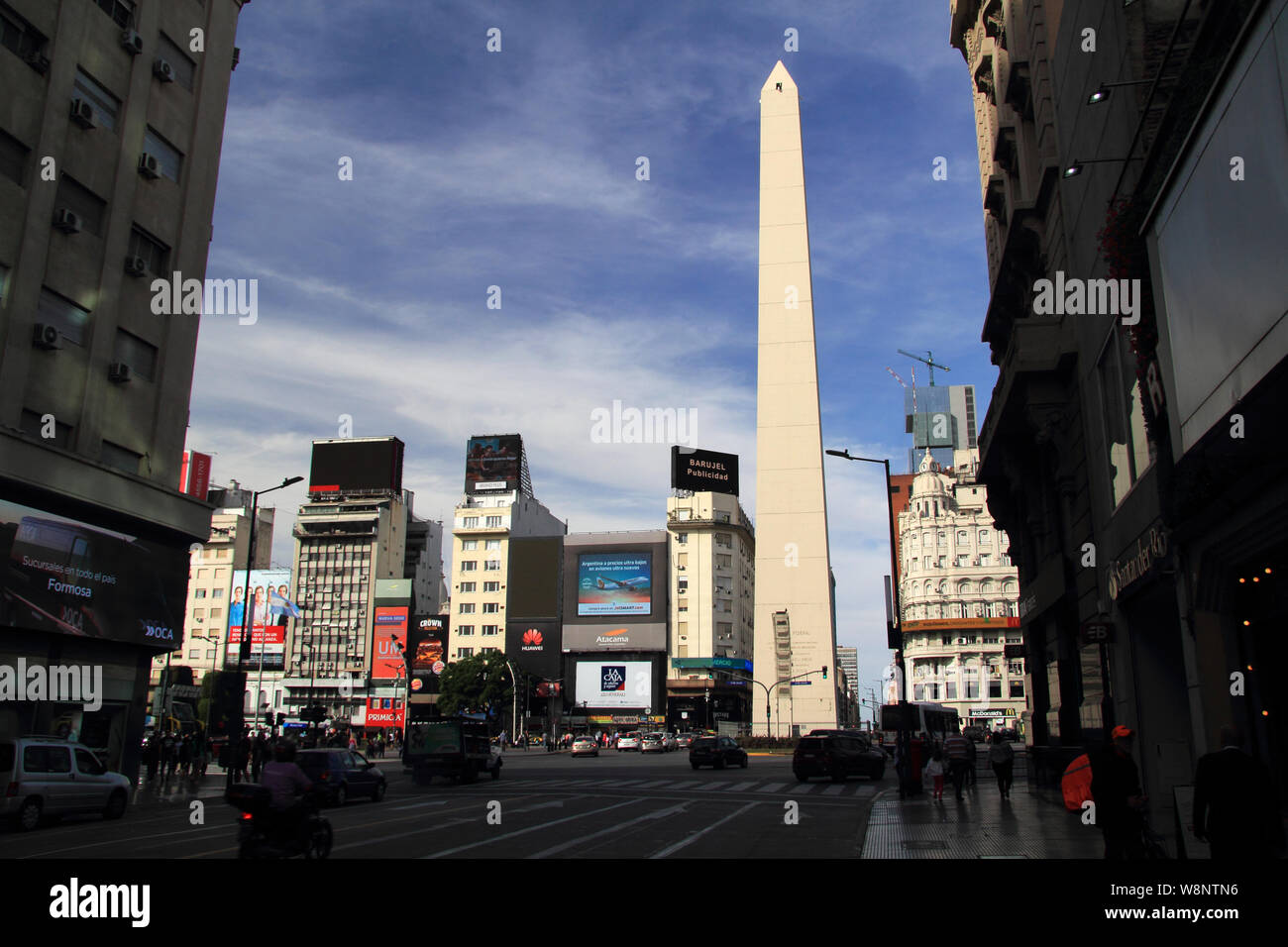 Der Obelisk von Buenos Aires, am Platz der Republik gelegen, ist eines der bekanntesten Symbole in der Südamerikanischen Hauptstadt von Argentinien Stockfoto