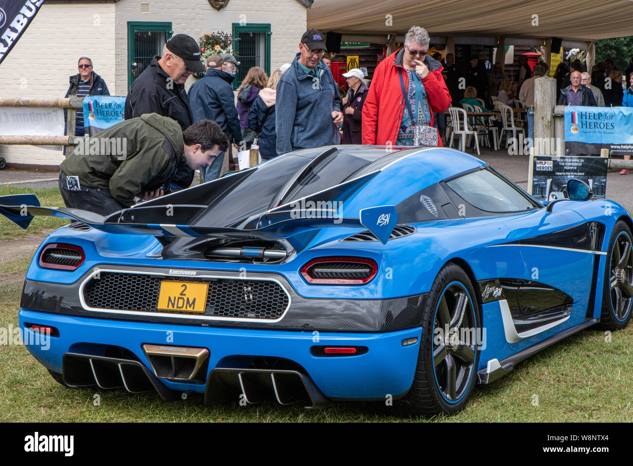 Blau Koenigsegg supercar an einem Auto Show von Robert und Tanya Lewis im Old Kiln Farm, Churt, Surrey, UK inszeniert Stockfoto