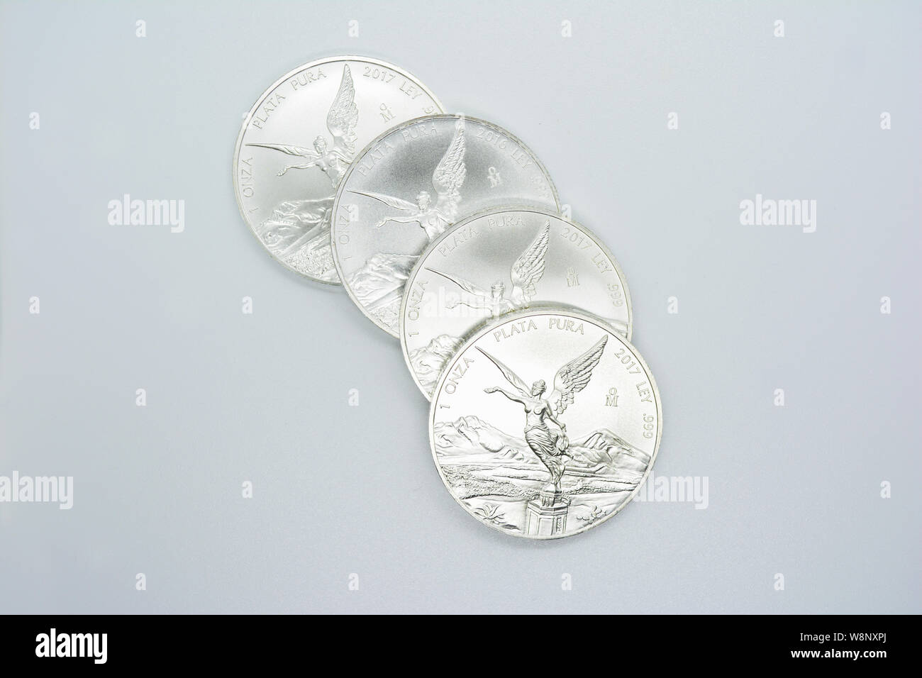 1 oz Mexikanischen Libertad Silber münze, Mexikanischen Silbermünzen, Mexikanischen Silbermünzen Stack, Investitionen, Silber Investment, Investieren in mexikanischen Silber, .999 Stockfoto