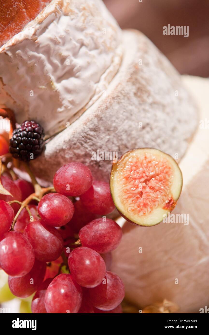Brie torte -Fotos und -Bildmaterial in hoher Auflösung – Alamy