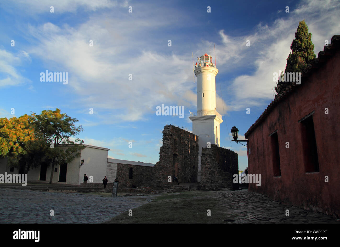 Der Leuchtturm Faro de Colonia ist vielleicht das prominenteste Wahrzeichen von Colonia Del Sacramento, das sich im südamerikanischen Land Uruguay befindet Stockfoto