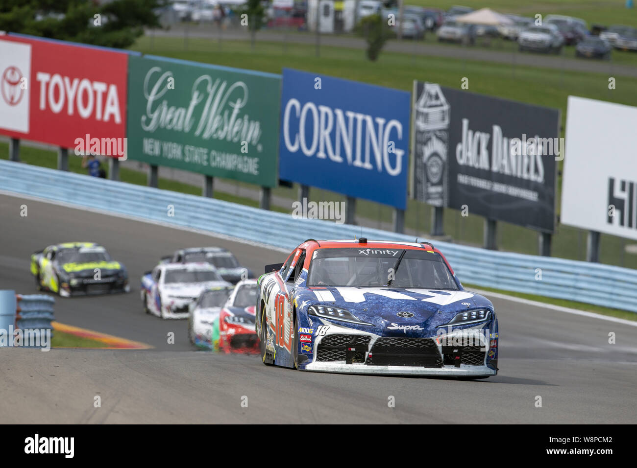 Watkins Glen, New York, USA. 3 Aug, 2019. August 03, 2019 - Watkins Glen, New York, USA: Kyle Busch (18) Kämpfe um die Position für die Zippo200 von Watkins Glen International in Watkins Glen, New York. (Bild: © Logan Arce/ASP) Stockfoto