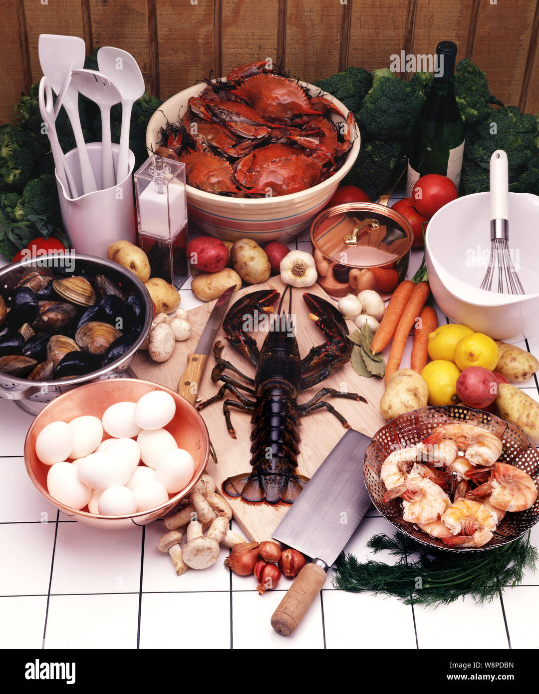 Fisch und Meeresfrüchte am Tisch Stockfoto