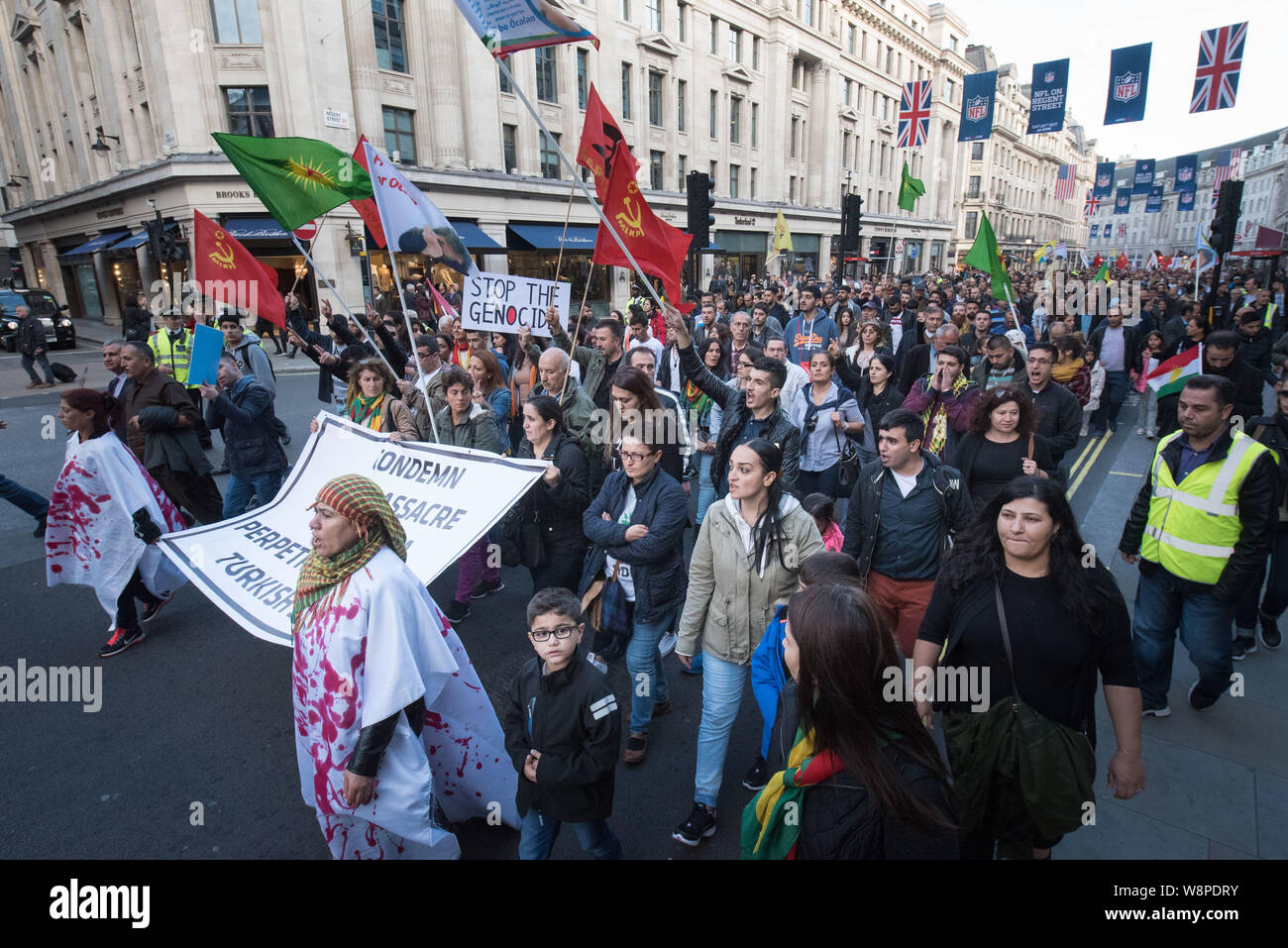 Regent Street, London, UK. 11. Oktober 2015. Bis zu 2000 britischen Kurden, Türken und Sympathisanten nehmen Sie teil an einer Demonstration in London prot Stockfoto