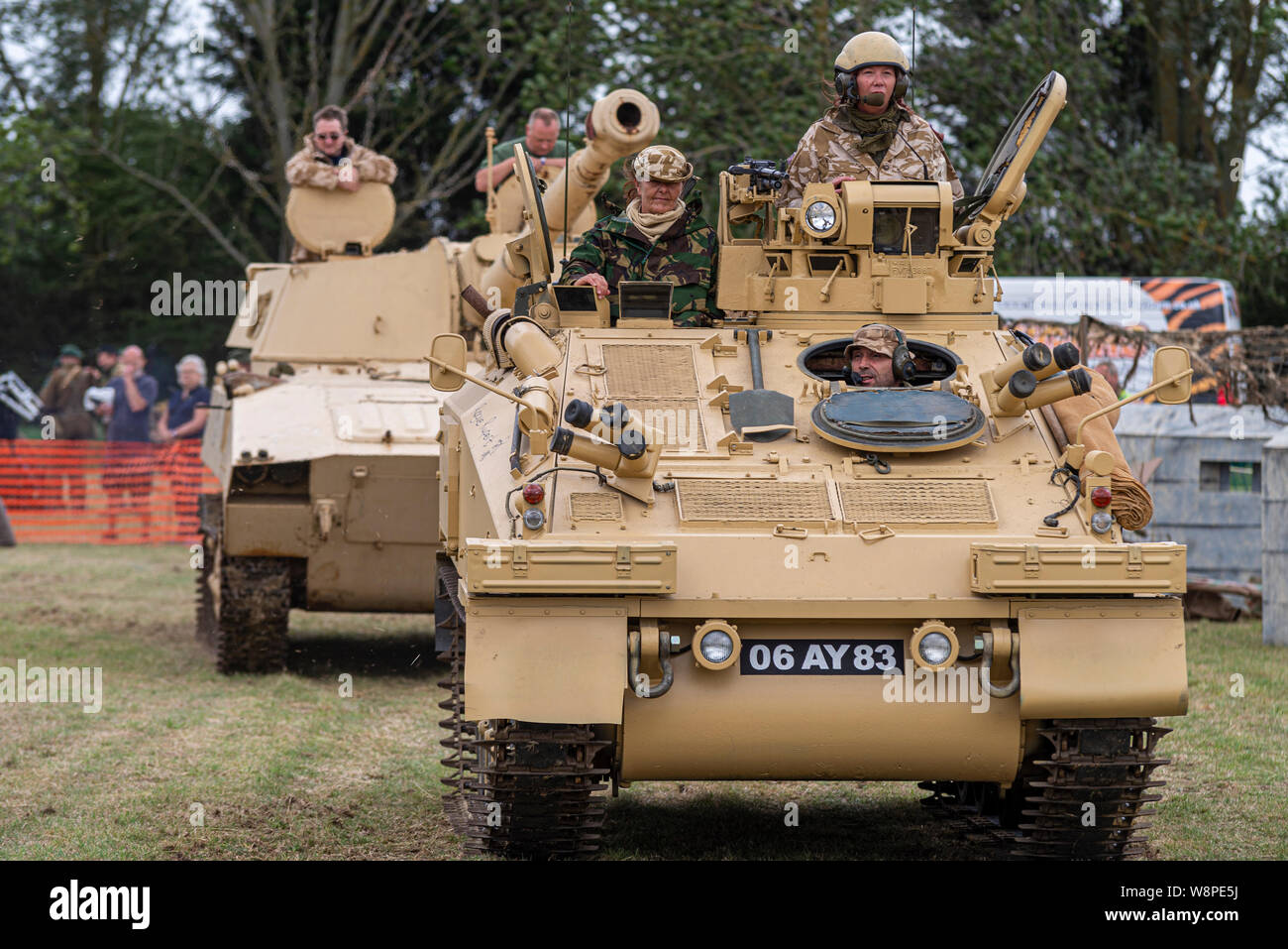 Echos der Geschichte Militär erscheinen an Purleigh, Essex, Großbritannien von der Essex Historic Military Vehicle Association organisiert. AFV Wüste in den Farben Stockfoto
