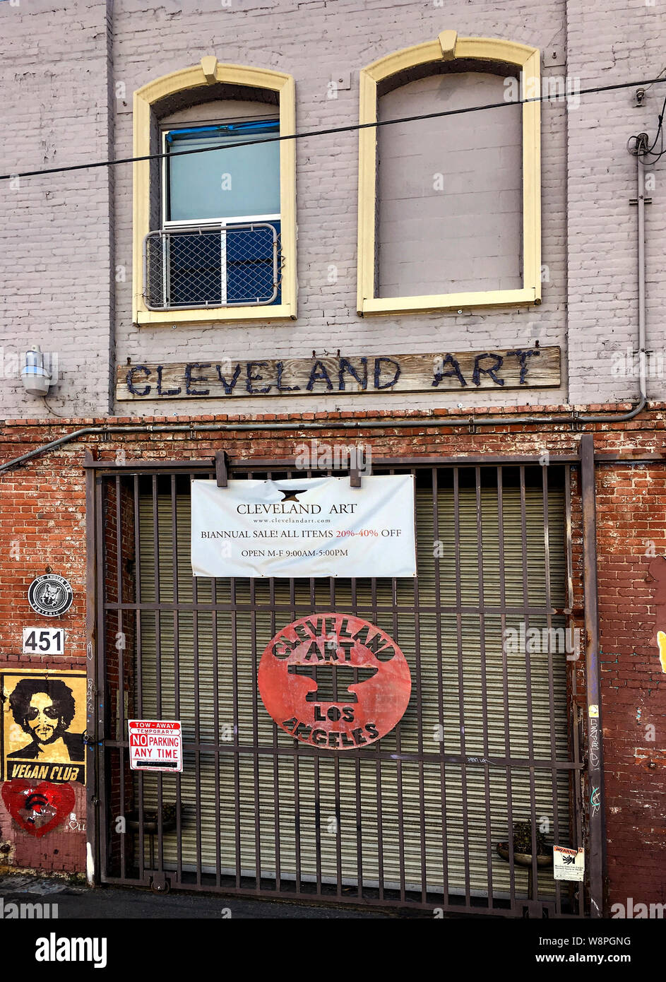 Los Angeles, CA/USA - 12. April 2019: 1924 Arts District industrielle Gebäude in ein Design Store, die geretteten Gegenstände verfügt über umfunktioniert worden. Stockfoto Los Angeles, CA/USA - 12. April 2019: 1924 Arts District industrielle Gebäude in ein Design Store, die geretteten Gegenstände verfügt über umfunktioniert worden. Stockfoto