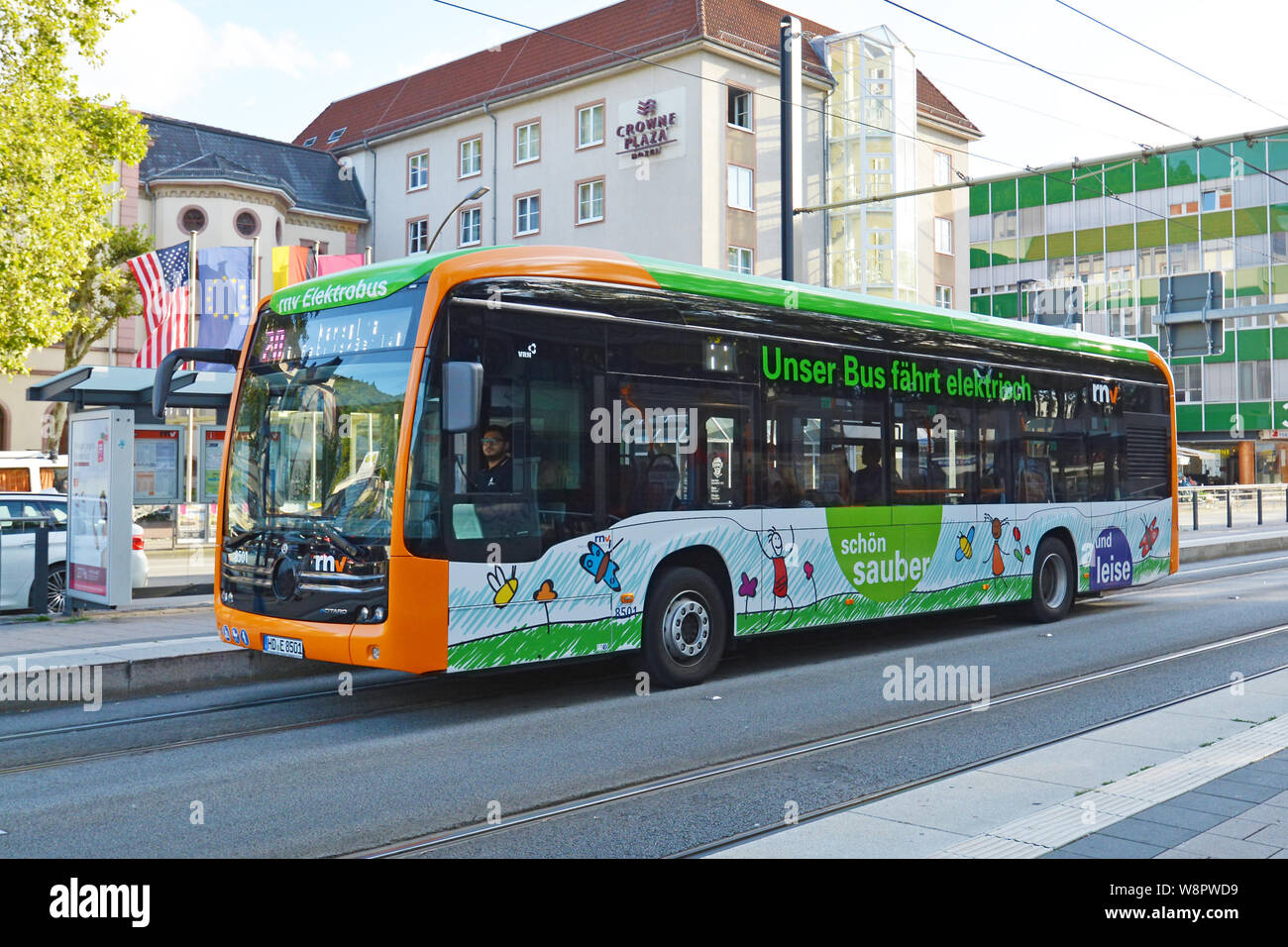 Heidelberg, Deutschland - August 2019: Moderne emissionsfreien Batterie elektrische Bus Stockfoto