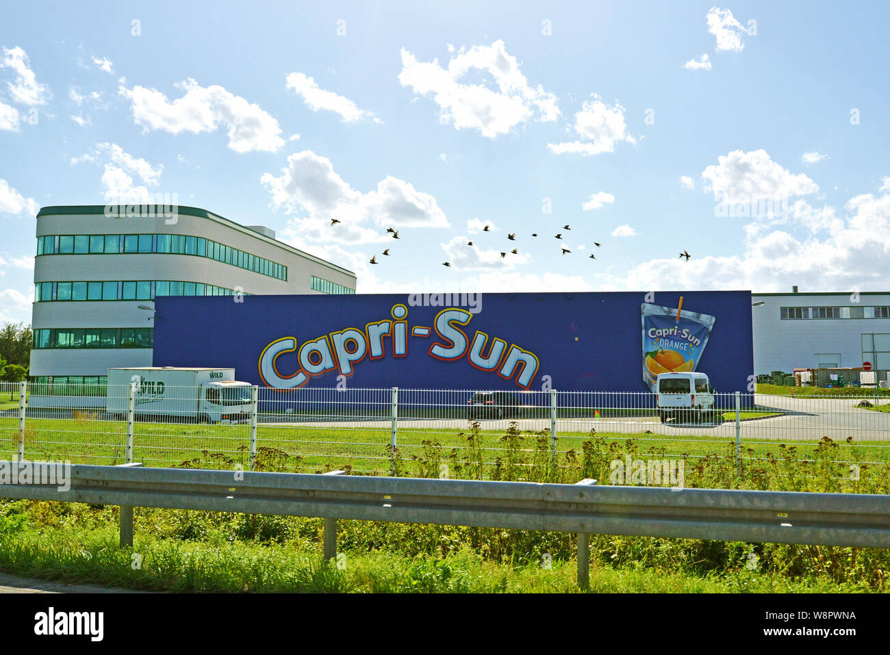 Eppelheim, Deutschland - August 2019: Deutsche Fabrik Gebäude von "Capri Sonne", eine Marke von Fruchtsaftkonzentrat trinken Stockfoto