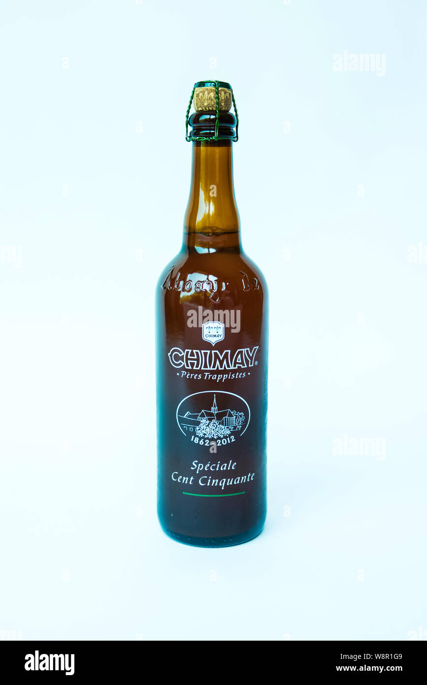 Eine Flasche Chimay Spéciale Cent Cinquante eigens gebraut wurde das 150jährige Jubiläum von Chimay Brauerei zu feiern. Stockfoto