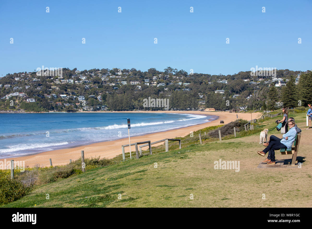 Menschen entspannend im Palm Beach wohlhabenden Vorort von Sydney Pittwater, Sydney, Australien Stockfoto