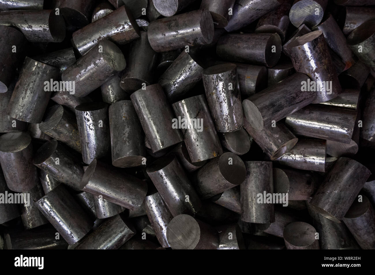 Gesägt runde warmgewalzter Stahl Knüppel aus lange Produkte mit Kreis Schnittpunkt - Abstrakte industriellen Hintergrund Stockfoto