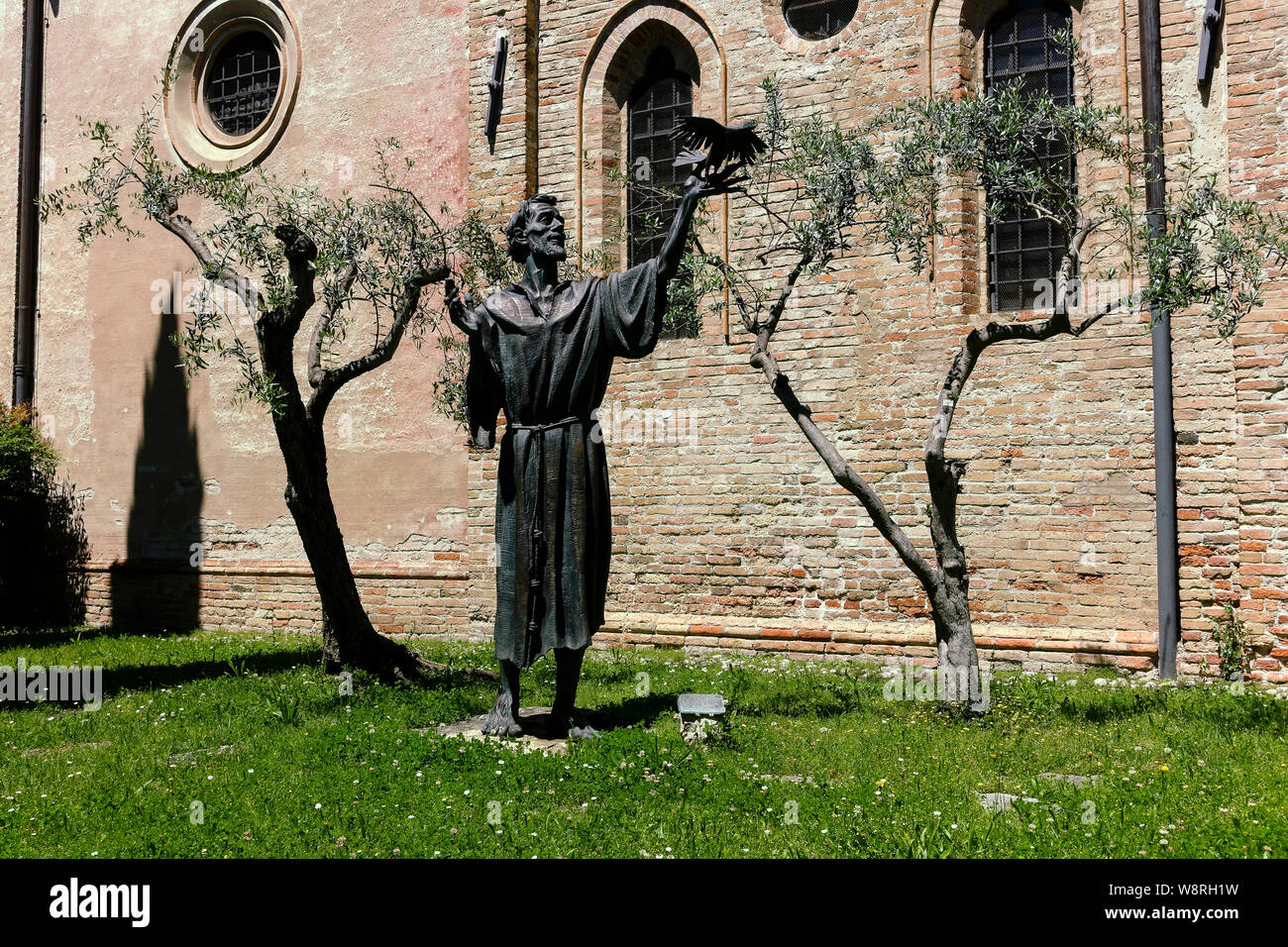 Bronzestatue des heiligen Franz von Assisi, von Roberto Cremesini Bildhauer. Kirche Kloster San Francesco.Treviso, Venetien, Italien, Europa, EU. Stockfoto