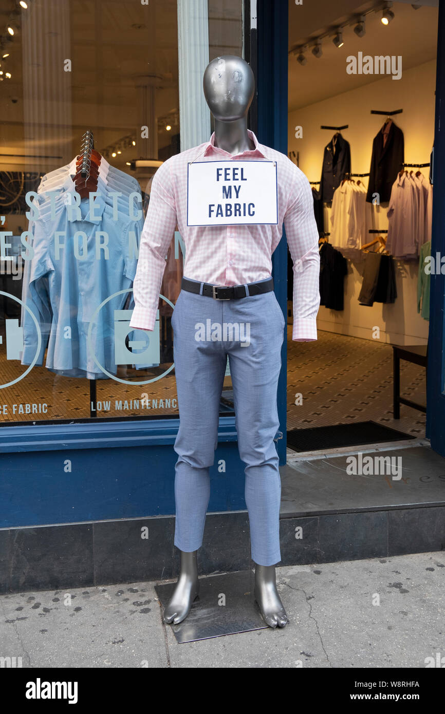 Mein Gewebe. Eine Werbung auf einem mennequin außerhalb eines Pop Up Clothing Store auf der Spring Street in Soho, Manhattan, New York City. Stockfoto