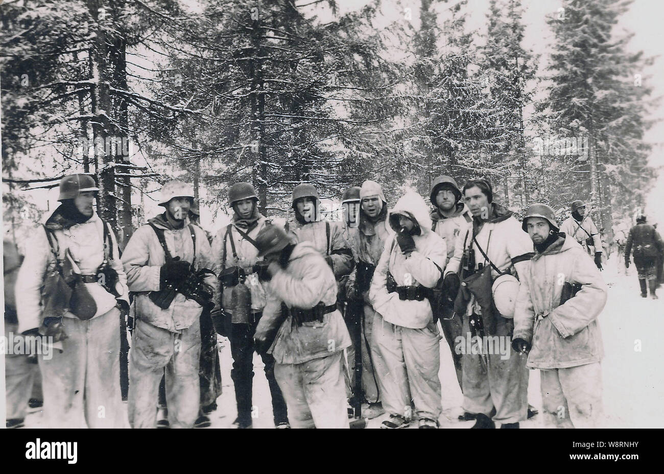Deutsche Soldaten im Winter Tarnanzüge an der russischen Front 1943 Stockfoto