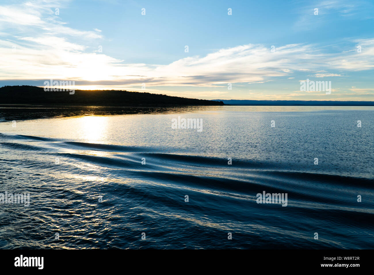 Sonnenuntergang am Lake Kariba, der weltweit größten künstlichen See, Simbabwe Stockfoto
