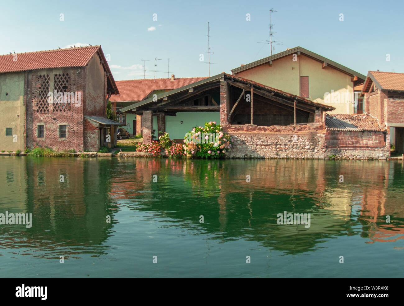 Naviglio Grande (Großer Kanal): Land der Wasser- und Bauernhäuser. Mailand - Italien Stockfoto