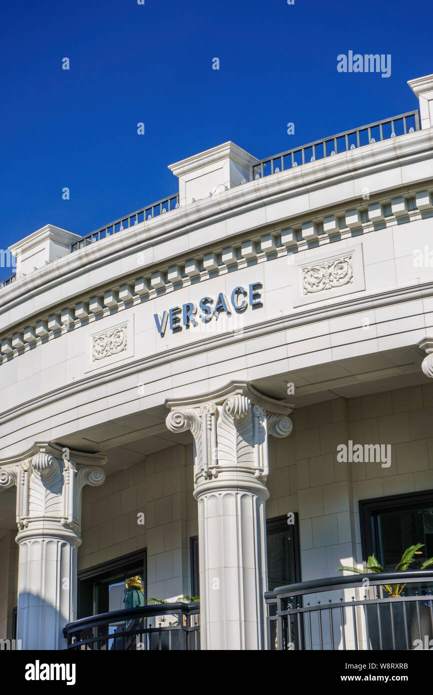 BEVERLY HILLS, CA/USA - Januar 3, 2015: Versace store Exterieur. Gianni Versace ist eine italienische Modeunternehmen und Handelsname gegründet von Gianni Stockfoto