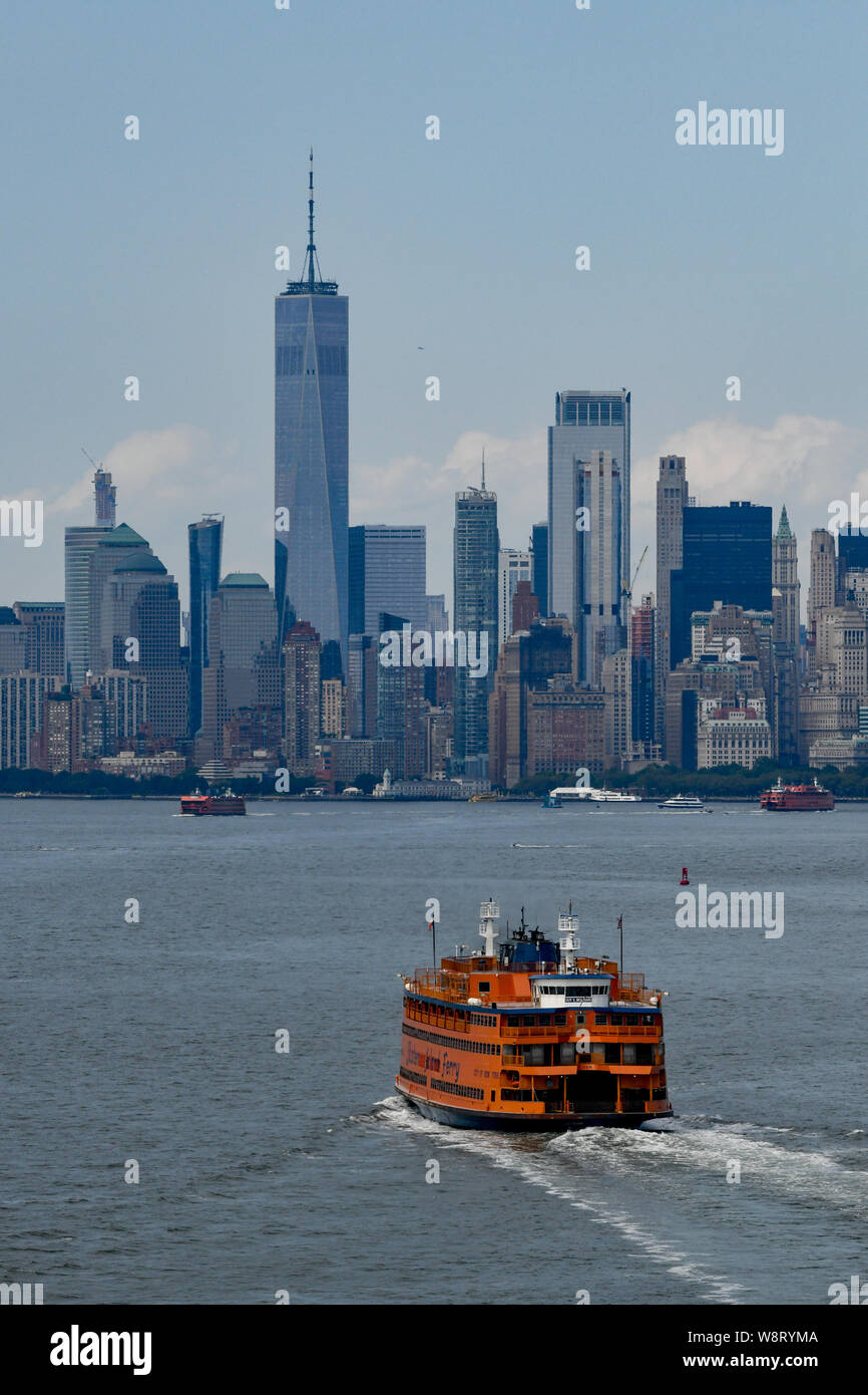 Staten Island Ferry New York City - New York Harbor Wassertaxi Service/Ferry Service - Tourismus und Sehenswürdigkeiten in New York Stockfoto