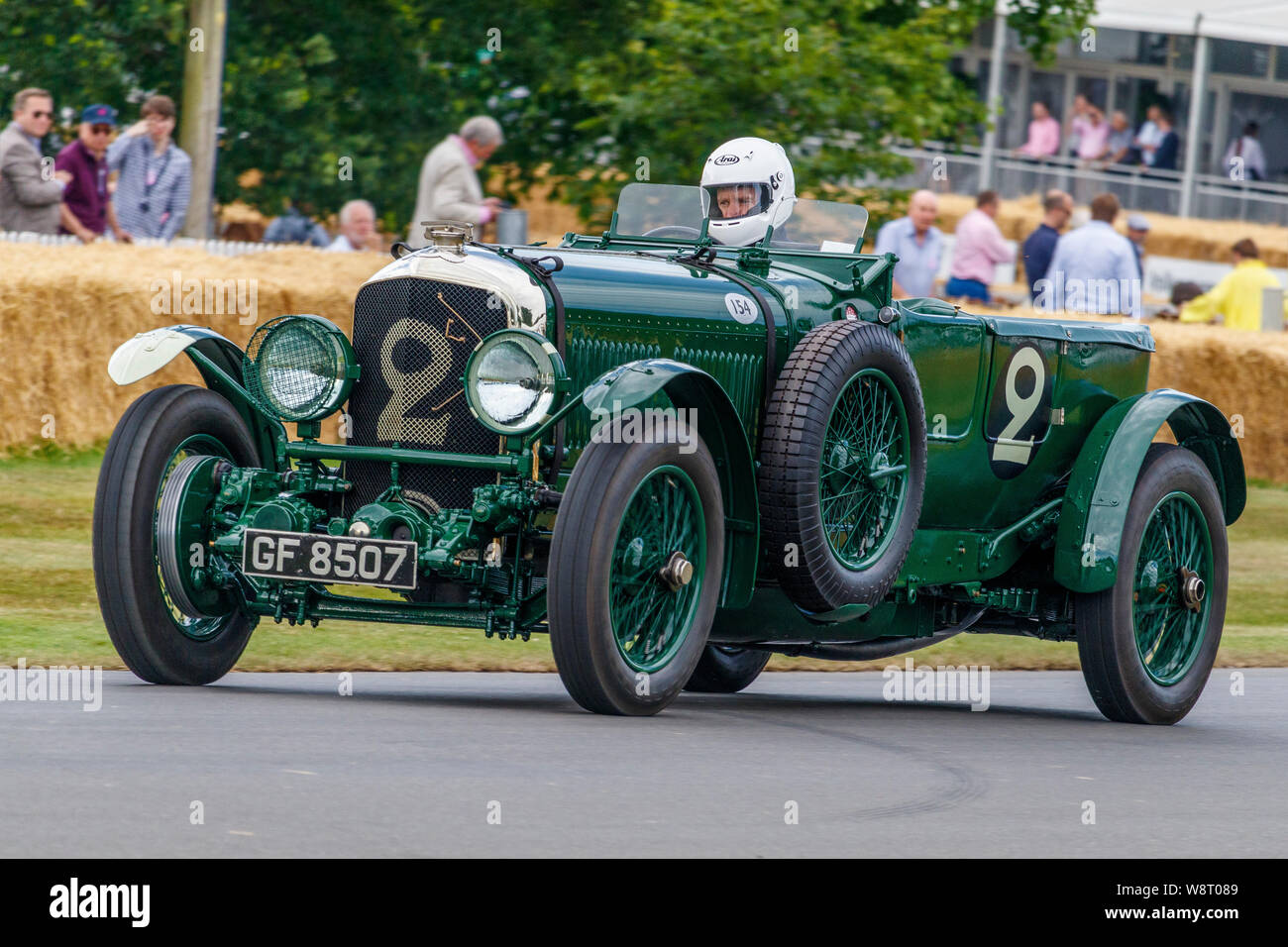 1930 Bentley Speed Six' alte Nummer Zwei "Le Mans Racer mit Treiber Graham Moss am 2019 Goodwood Festival der Geschwindigkeit, Sussex, UK. Stockfoto