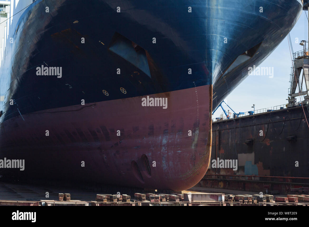 Schiff im Trockendock der Werft werft Schiffes Bug Stockfoto