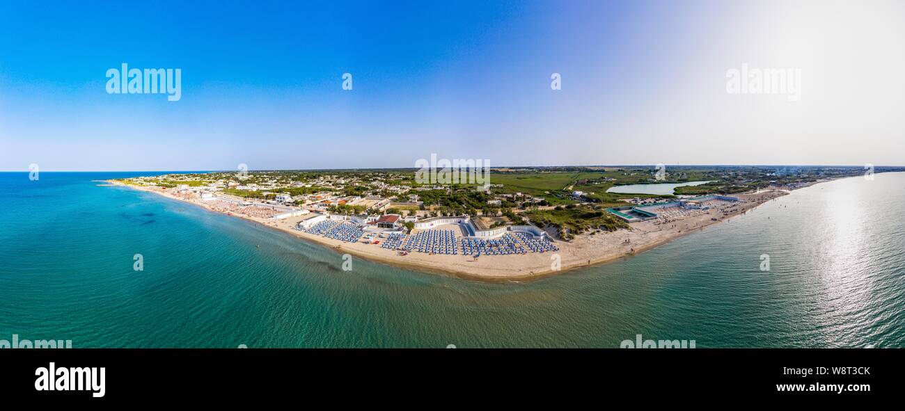 Luftaufnahme, öffentlichen Strand am Meer, Strand, Spiaggiabella Torre Rinalda, Lecce, Apulien, Italien Stockfoto