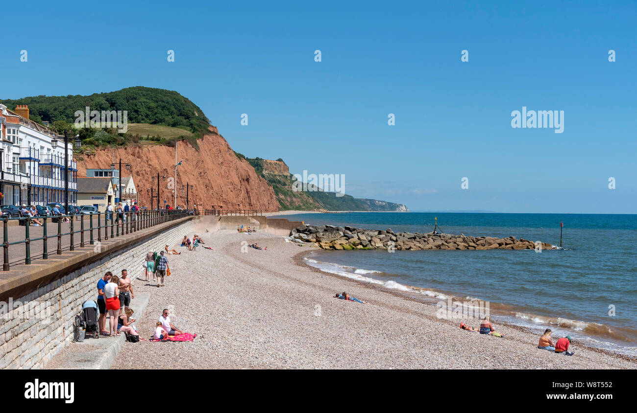 Honiton, Devon, England, UK. August 2019. Sidmouth Strand und Meer in Richtung Jurassic Küste suchen Stockfoto