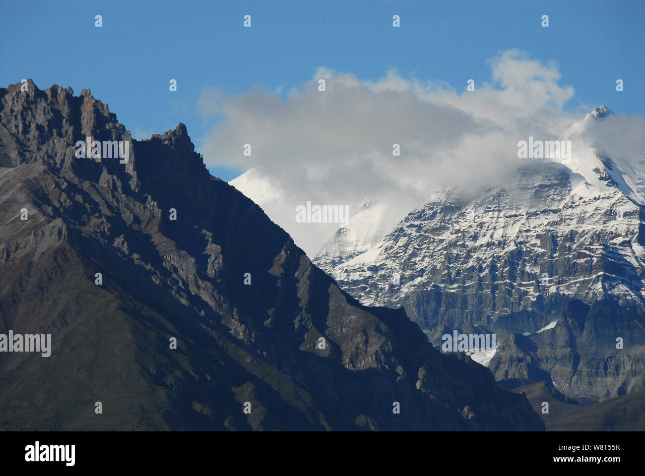 Schöne Mount St. Elias, in den Wrangell St. Elias National Park in Alaska ist der zweithöchste Berg in Nordamerika. Stockfoto
