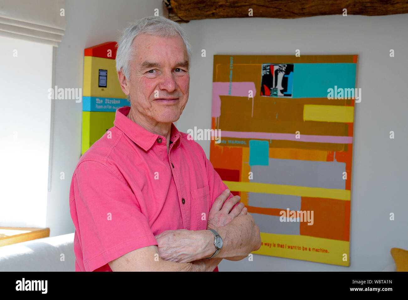 Artist Nick Holmes in seinem Studio in Pembridge. Stockfoto