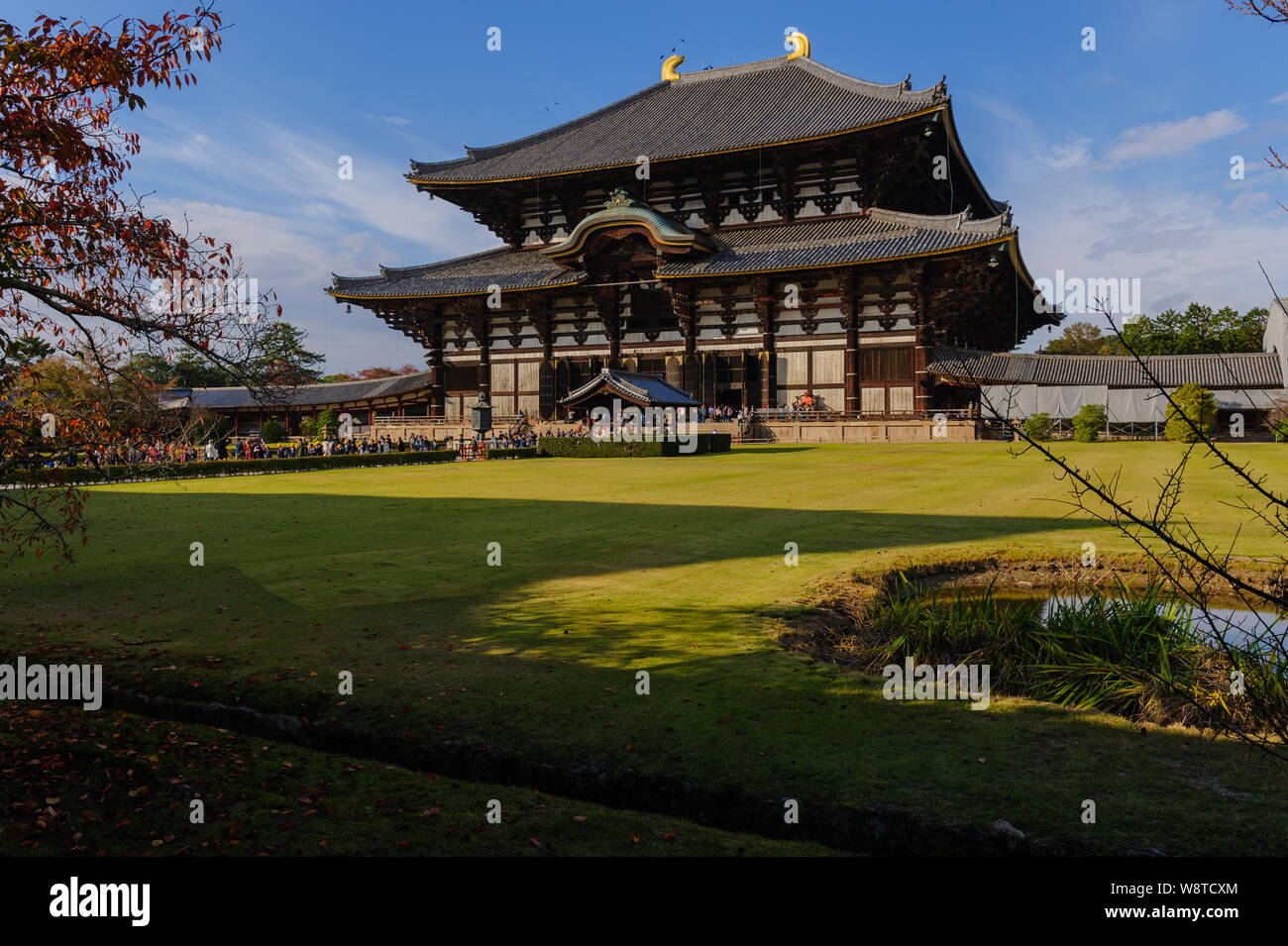 Berühmte beeindruckende größte hölzerne Gebäude Constructure an Naras Todaiji Tempel enthält die Statue des Großen Buddha, Daibutsu, Japan, November 2018 Stockfoto