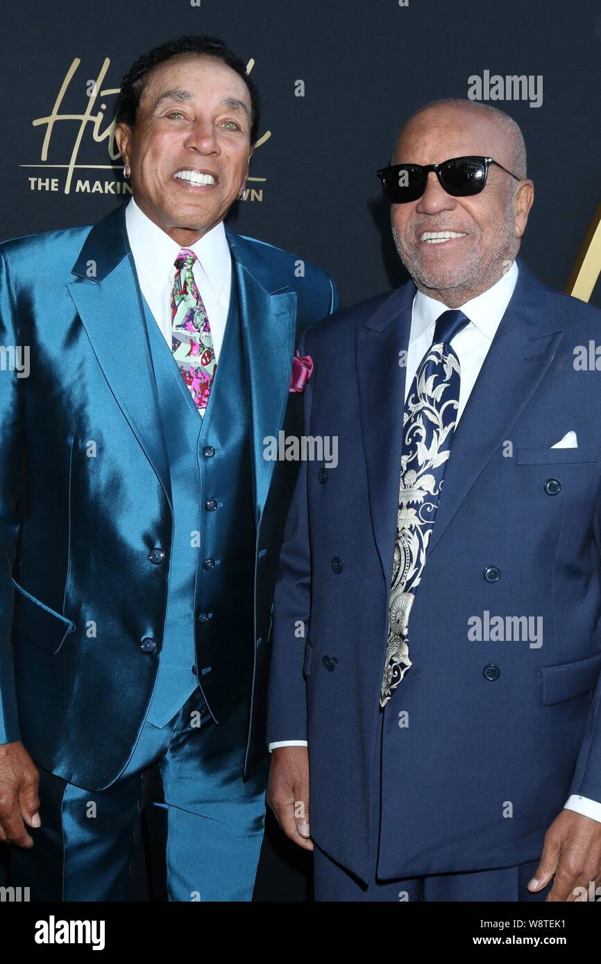 Smokey Robinson, Berry Gordy in der Ankunftshalle für HITSVILLE: DIE HERSTELLUNG VON MOTOWN Premiere, Harmony Gold Theater, Los Angeles, CA August 8, 2019. Foto von: Priscilla Grant/Everett Collection Stockfoto