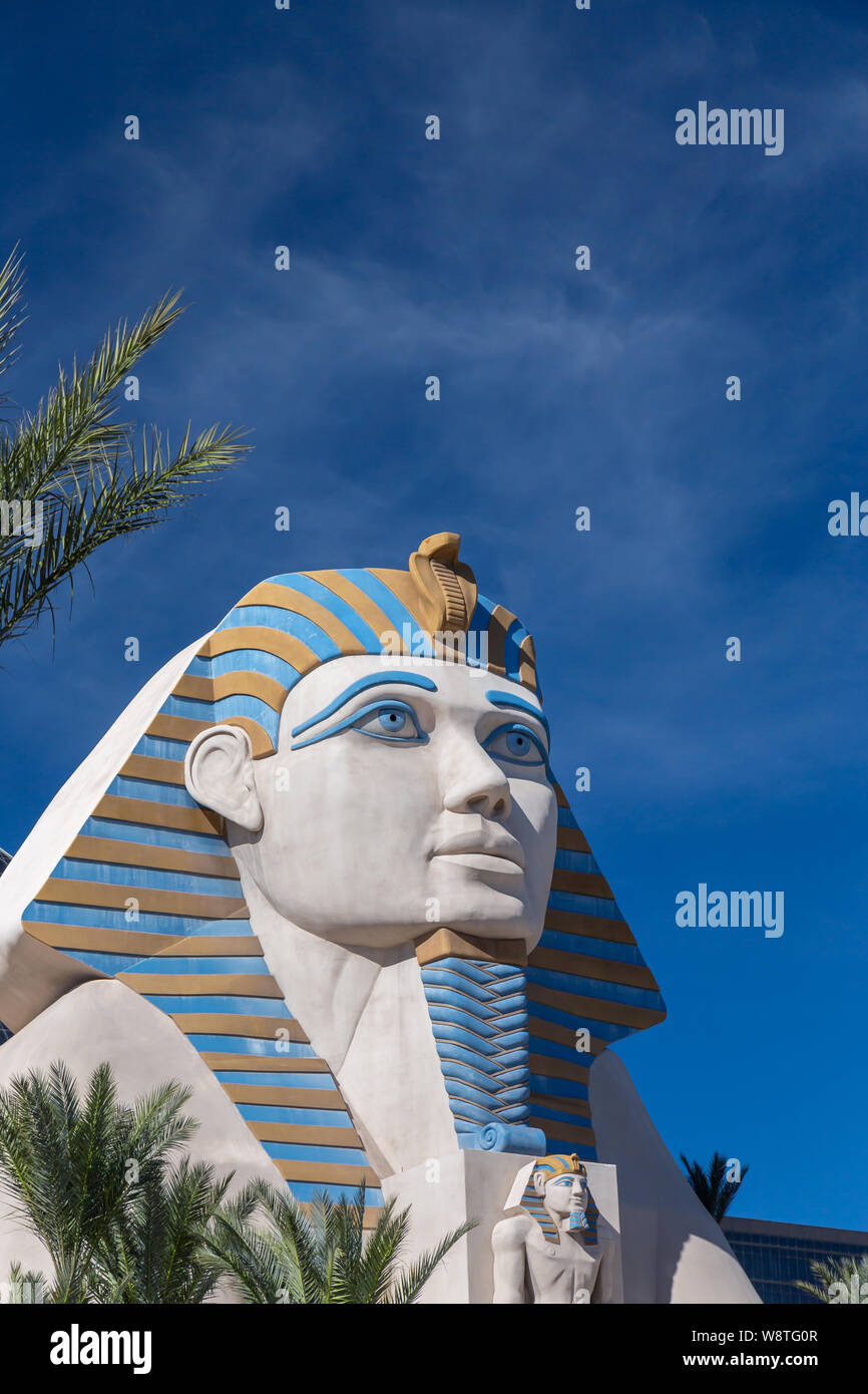 LAS VEGAS, NV/USA, 15. Februar 2016: Große Sphinx von Gizeh Luxor Las Vegas. Luxor Las Vegas ist ein Hotel und Kasino auf dem Las Vegas Strip. Stockfoto