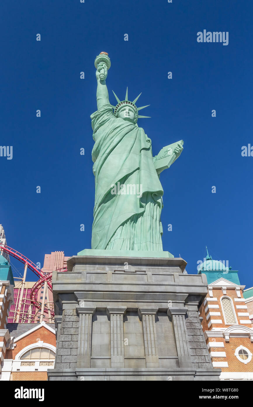 LAS VEGAS, NV/USA, 15. Februar 2016: Nachbildung der Freiheitsstatue in New York - New York Casino. New York - New York ist ein Casino auf dem Las Vegas Strip. Stockfoto