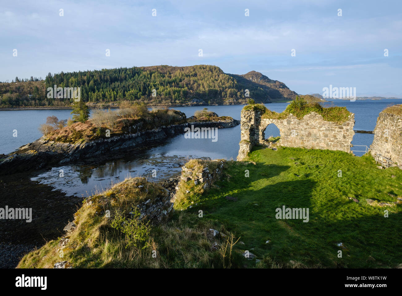 Strome Castle, Loch Carron, Nord Strome Stockfoto