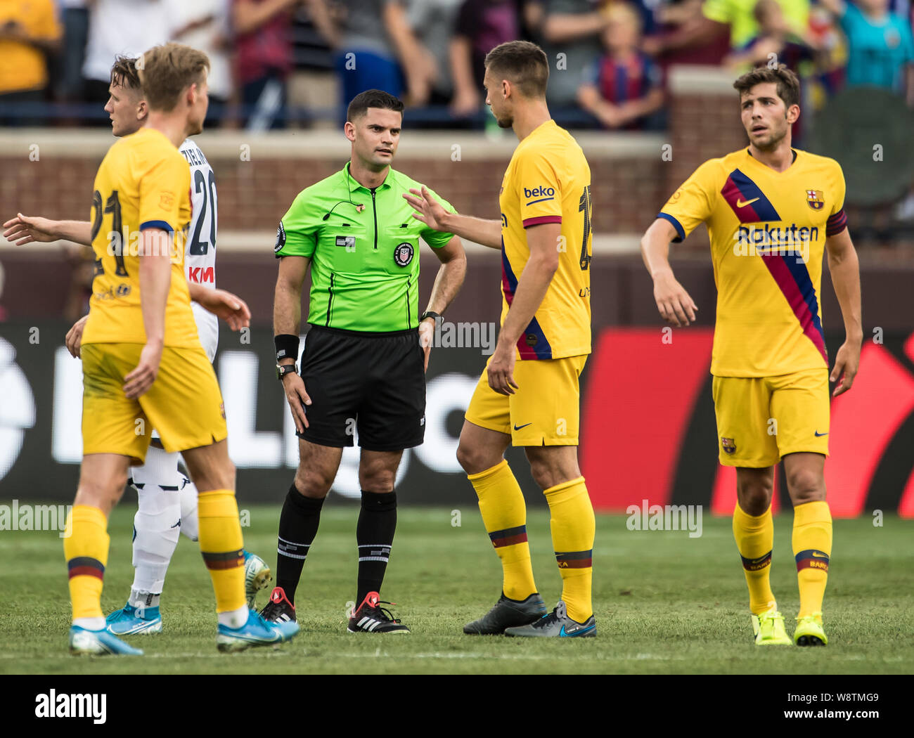 August 10, 2019, Ann Arbor, Michigan, USA: Spieler nach einem Spiel zwischen dem SSC Neapel und dem FC Barcelona am Michigan Stadium. Barcelona gewann das Spiel 4-0. (Bild: © Scott Hasse/ZUMA Draht) Stockfoto